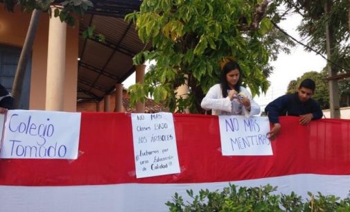 Estudiantes de San Pedro continúan toma de colegio