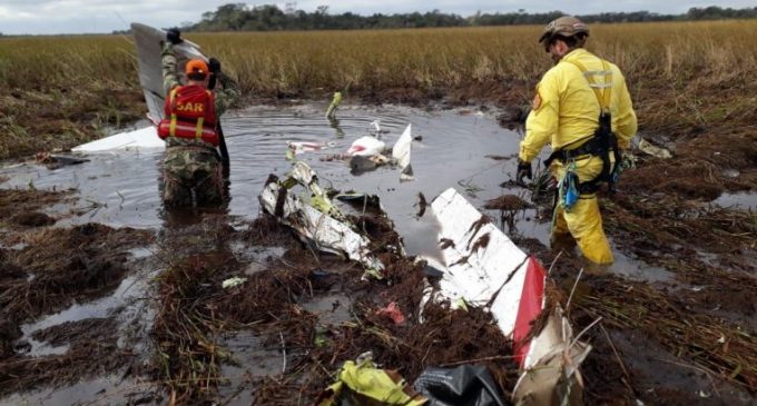 Entre hoy y mañana retirarán fuselaje de entre los esteros
