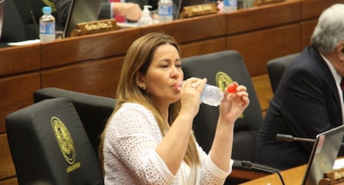 Cristina Villalba retira su apoyo a Micotic