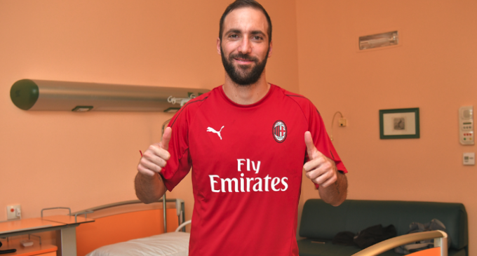 Higuaín firma con el Milan