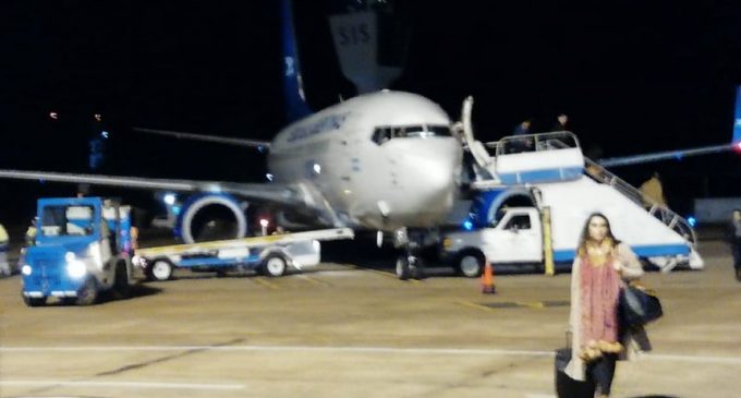 Tras susto en pleno vuelo, llegó avión que trasladaba a árbitros