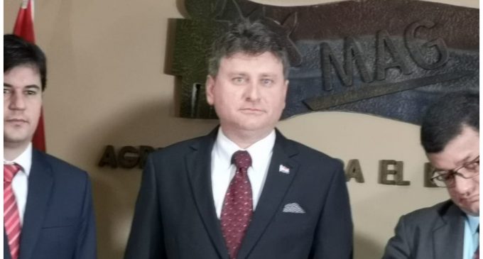 Denis Lichi asumió como ministro de Agricultura y Ganadería