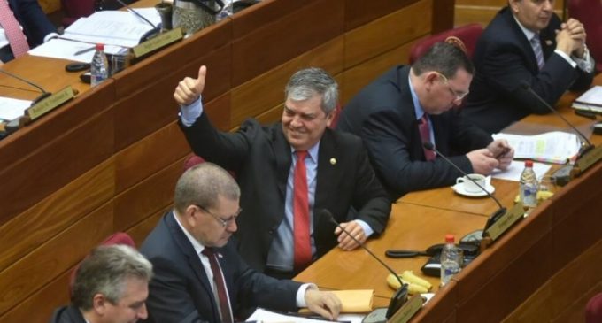Riera afirma que queda como senador titular