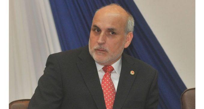Titular de ANDE reconoce déficit en distribución de líneas durante su gestión
