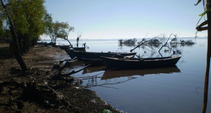 Buscan a dos menores en el río Paraná