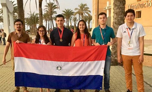 Joven paraguayo gana medalla de bronce en competencia mundial de matemáticas