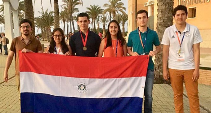 Joven paraguayo gana medalla de bronce en competencia mundial de matemáticas