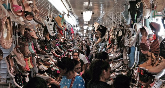 Denuncian allanamiento violento en el Mercado 4
