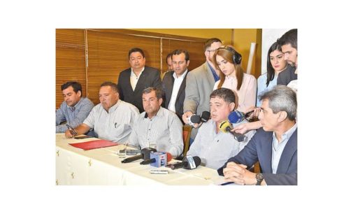 Operadores de estaciones y gremios presentarán denuncia contra titular de PETROPAR