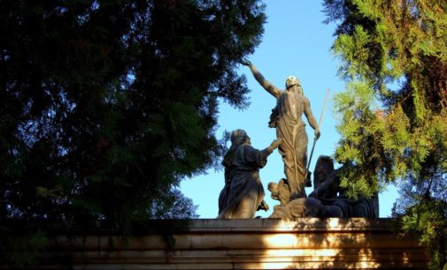 Hoy realizan tour nocturno en el Cementerio de la Recoleta