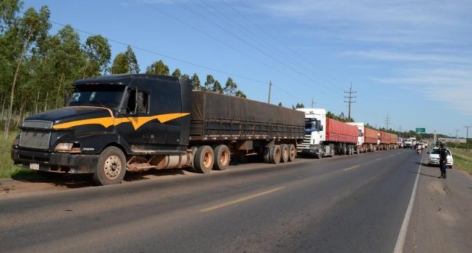 Continúa manifestación de camioneros tras fracaso de reunión con autoridades