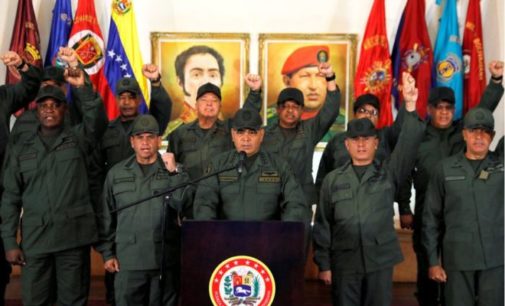 “Van a tener que pasar por estos cadáveres”