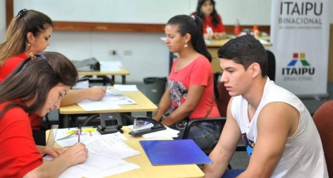 “Las becas de Itaipu son transparentes y funcionan”