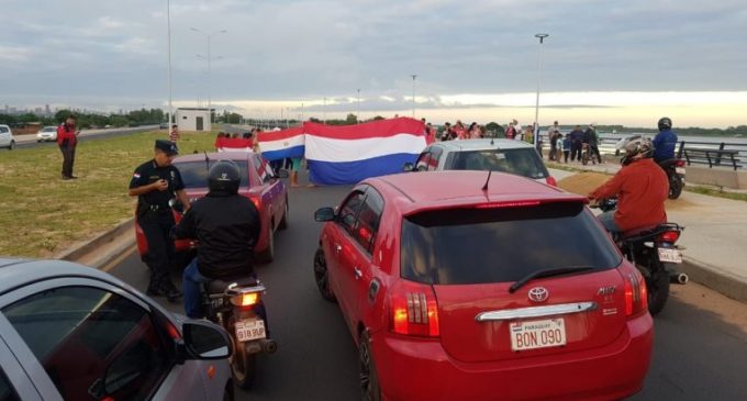 Bañadenses bloquean Costanera Norte