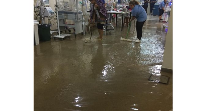 Desborde de arroyo a causa de lluvias provoca inundación en Hospital de Calle’i