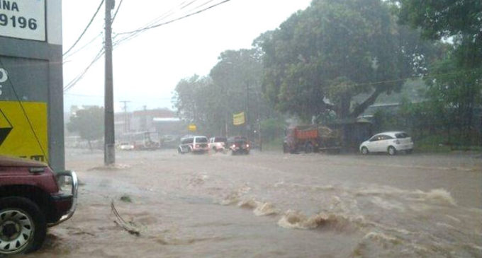 Seguirán intensas lluvias durante el domingo