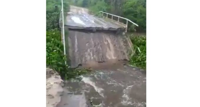 Comunidad chaqueña queda aislada tras caída de puente