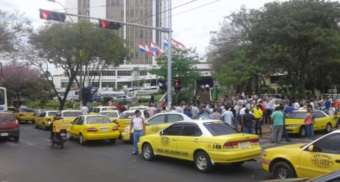 Taxistas reiteran negativa a abrir libre competencia