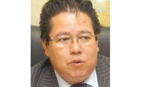 Contralor ejerce hoy su defensa