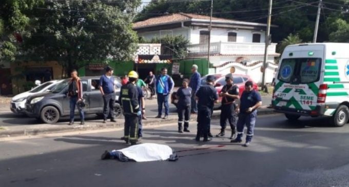 Funcionaria municipal muere tras ser atropellada por camión