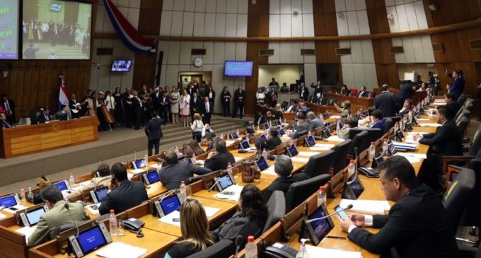 Colorados violaron reglamento para tratar y archivar proyecto que elimina parlasurianos, repudia diputado