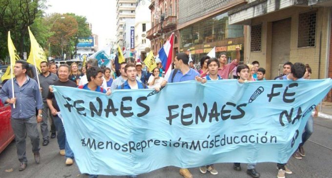 Estudiantes saldrán a dar clases en las plazas