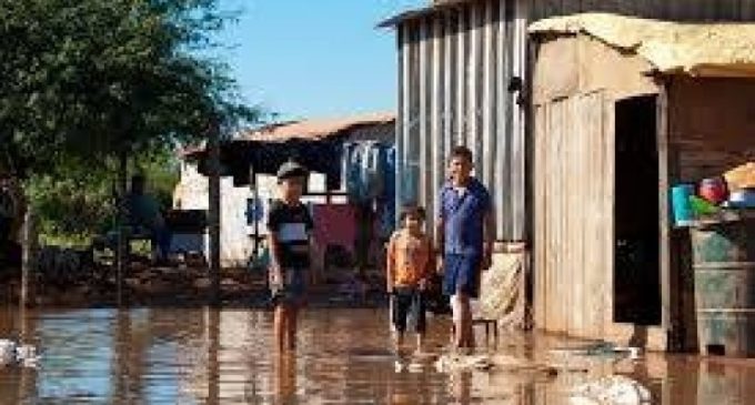 Cerca de 300 familias son desplazadas del Bañado Sur