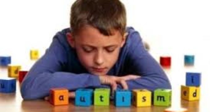 “Faltan profesionales para acompañar a niños con espectro autista”