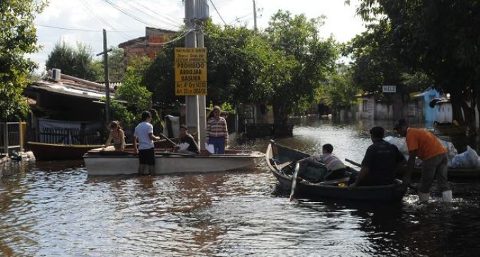 En Asunción, nivel del río ya alcanza hasta a personas “con mayor poder adquisitivo”