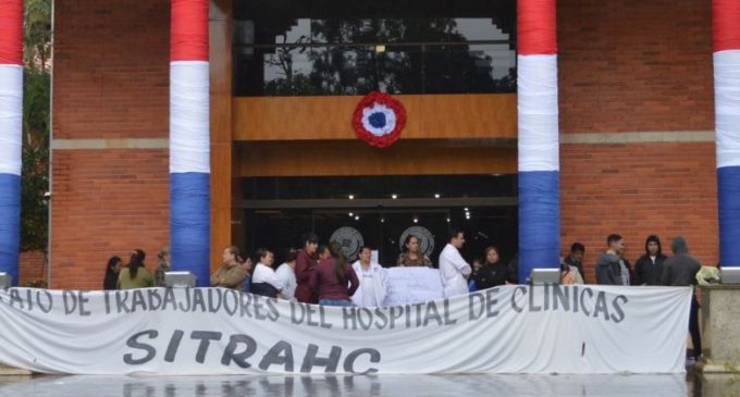 Trabajadores de Clínicas organizan nueva movilización