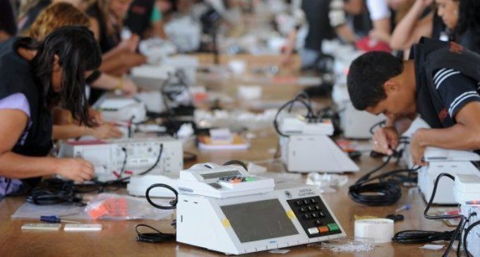 Tras promulgación de ley, TSJE analiza compra o alquiler de urnas electrónicas