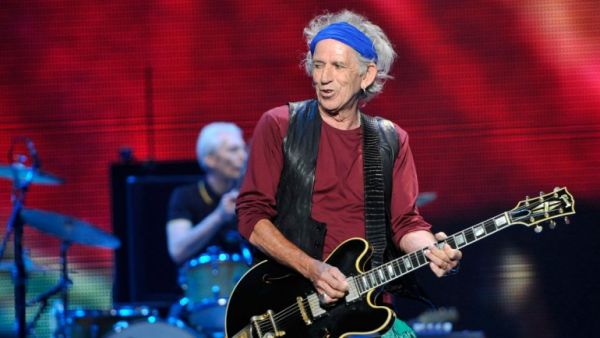 Keith Richards: “Fumo marihuana regularmente por la mañana”