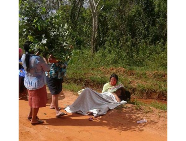 Mujer dio a luz camino al hospital