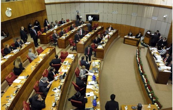 Diputados modifican reglamento y extienden mandato de Mesa Directiva