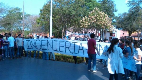 Decano de Ingeniería prohíbe presencia de funcionarios para evitar ?desconfianza?