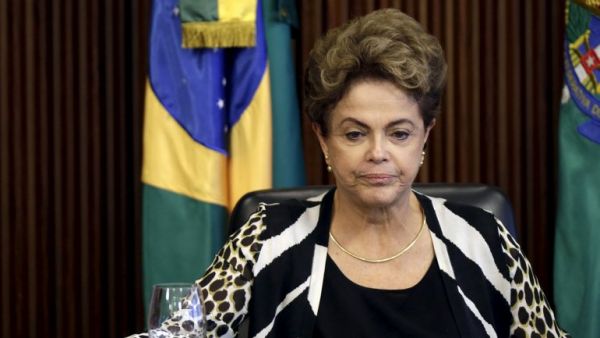 Fitch rebajó la calificación de la deuda soberana de Brasil a “BB+”