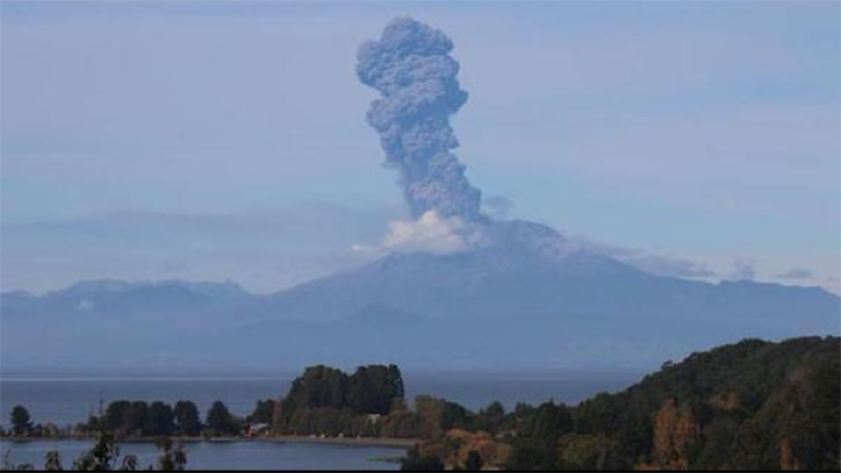 La erupción de un volcán en Chile provoca la evacuación de la zona