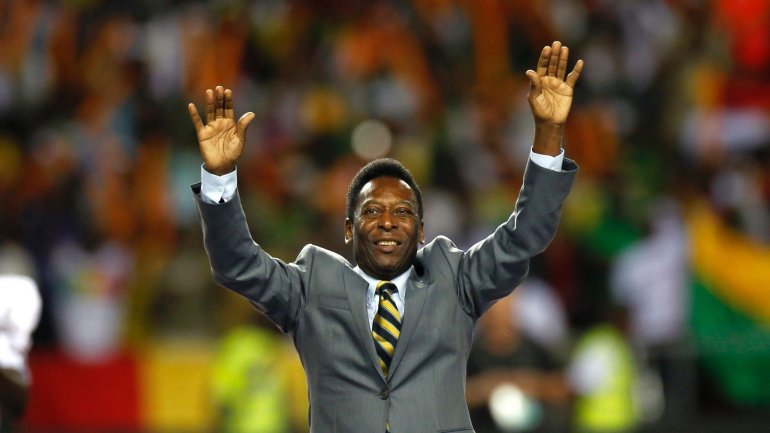 Pelé fue operado con éxito y ya se rehabilita