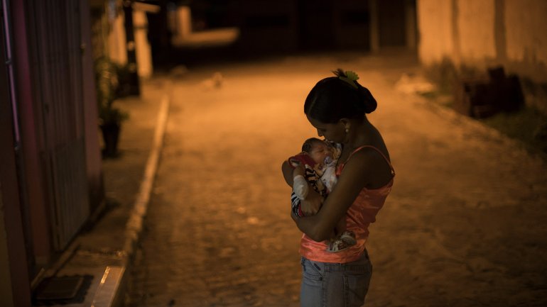 El aborto, el gran dilema que plantea el virus del zika en América Latina