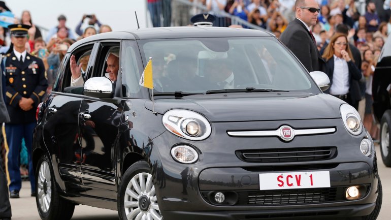 Subastaron el auto que usó el papa Francisco en su visita a EEUU