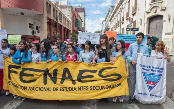 Estudiantes secundarios anuncian cierre de calles este martes