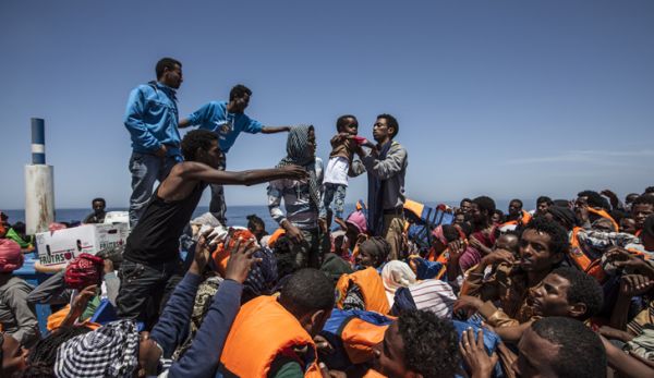 Ya son 2000 los muertos por cruzar en balsa el mar Mediterráneo este año