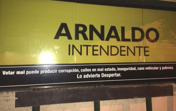 Denunciarán por campaña de calcomanías en contra de Samaniego