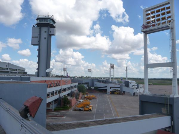 Habilitan terraza en el aeropuerto Silvio Pettirossi