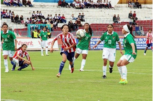 Albirroja femenina apabulla a Bolivia