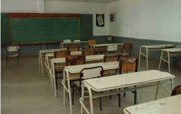 Huelga docente deja a miles de niños sin clase