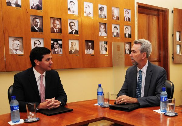 Alto funcionario de los EE.UU destaca economía paraguaya