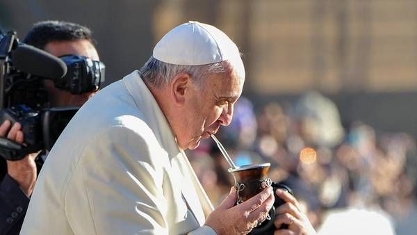 El Papa celebró la reanudación de relaciones entre EE.UU. y Cuba