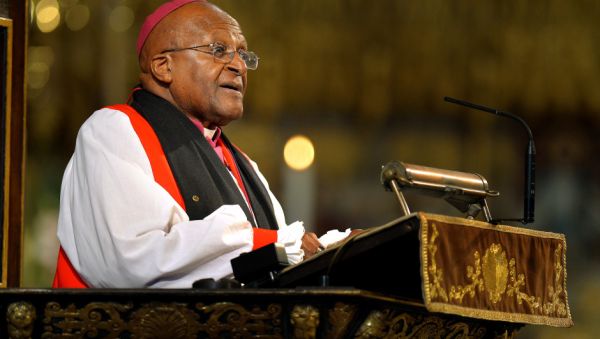El Nobel de la Paz Desmond Tutu, hospitalizado por una infección