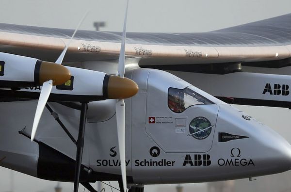 Un avión impulsado por energía solar intentará dar la vuelta al mundo